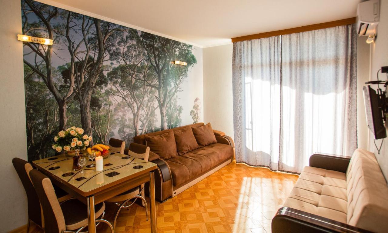 Tower Apartments バトゥーミ エクステリア 写真