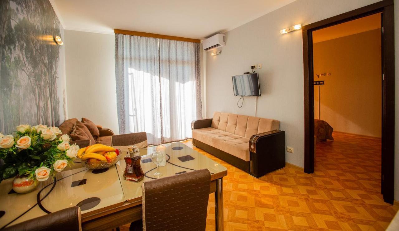 Tower Apartments バトゥーミ エクステリア 写真