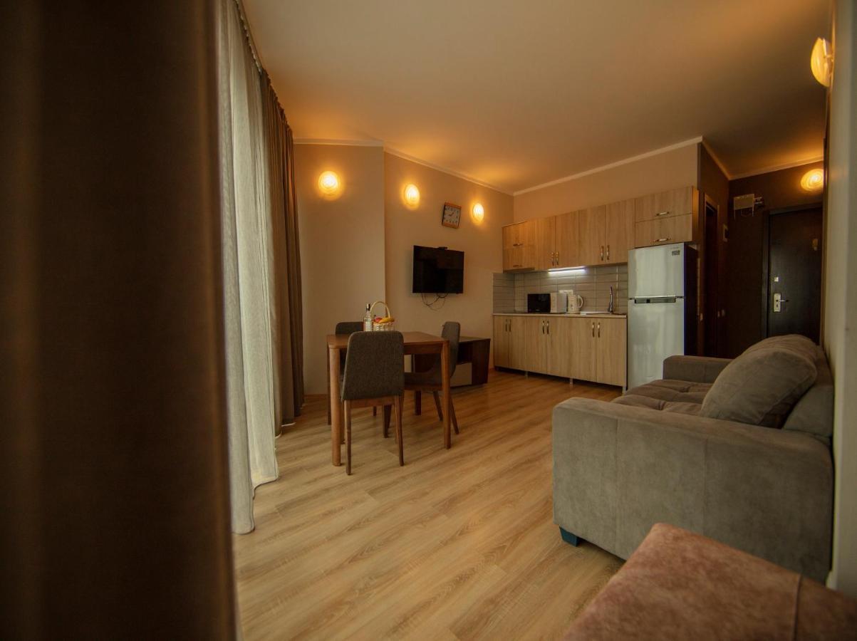 Tower Apartments バトゥーミ エクステリア 写真
