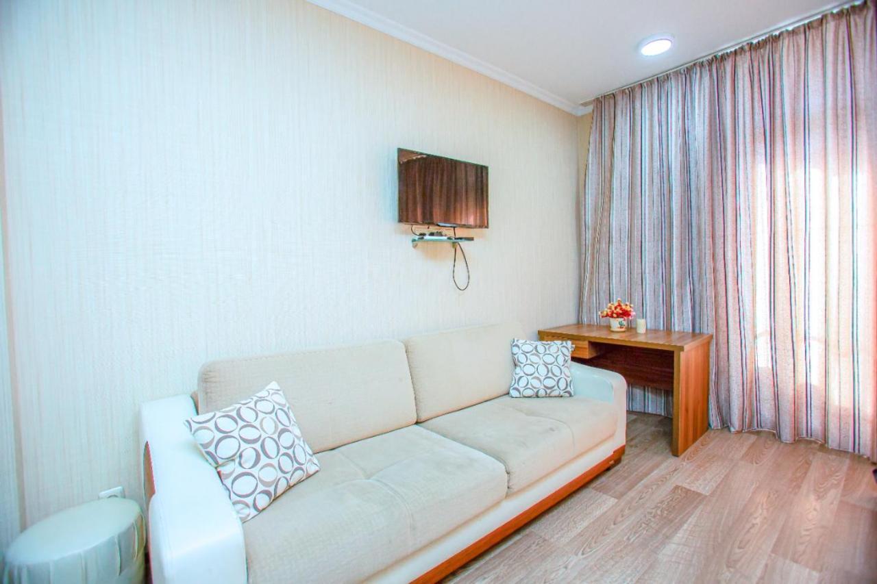 Tower Apartments バトゥーミ エクステリア 写真